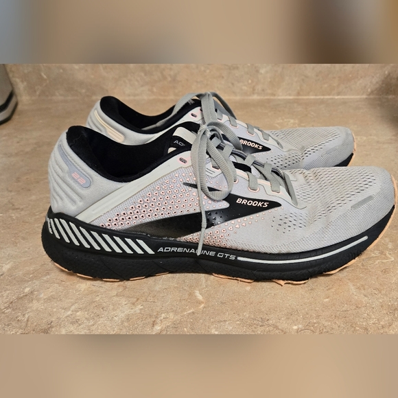 Brooks Adrenaline GTS 22 Light Gray and Black Running Shoes Sz 11 - Picture 3 of 9